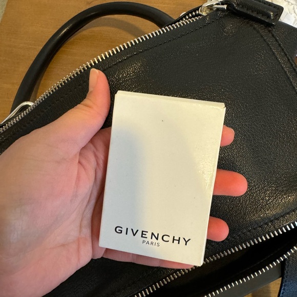 CONSIGNEDGivenchy Pandora Small - Picture 5 of 9